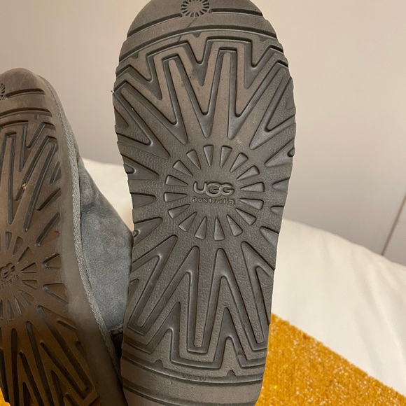 UGG Boots Grey Buttoned, Short - Picture 10 of 11